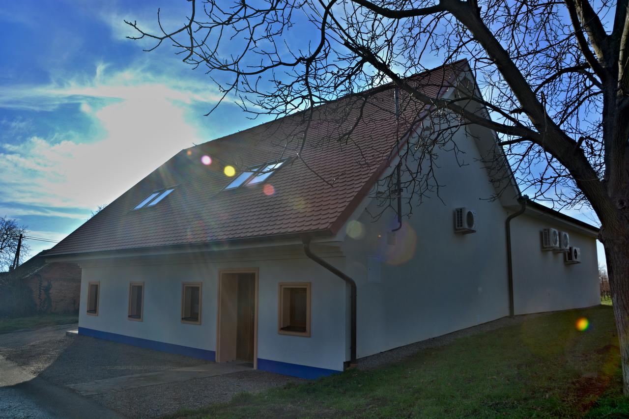 Vinarstvi Vymola Hotel Mikulčice Buitenkant foto